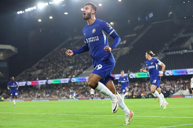 斯基拉：阿森纳正在关注铃木彩艳，有意在下个赛季引进他