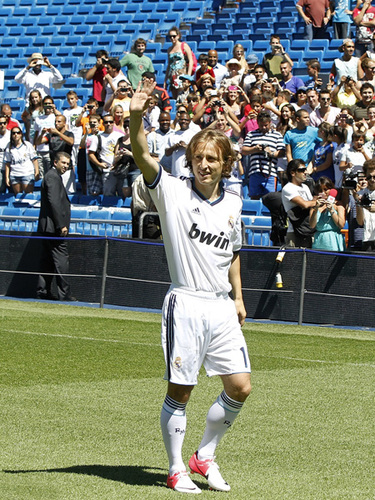 半场战报：霍芬海姆3-0奥格斯堡，布格尔1射1传，巴祖马纳-杜尔破门