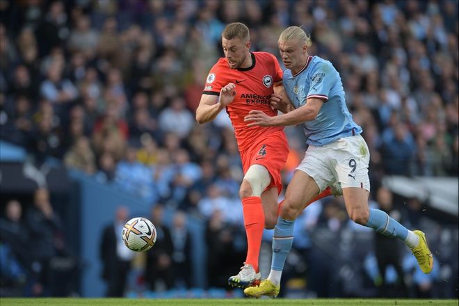 足球国足训练强度升级，体能教练参与指挥