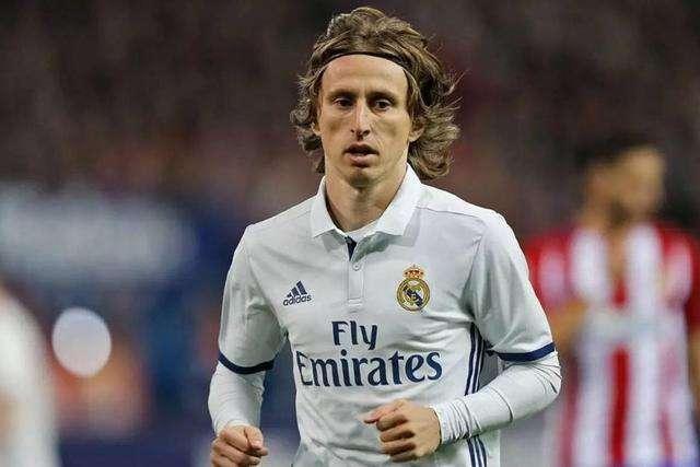 跟队记者：莱奥续约谈判还没正式开启，但俱乐部正在讨论