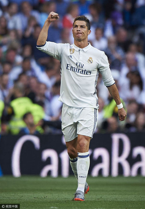 篮球篮网主力中锋脚踝扭伤，伤势待评估