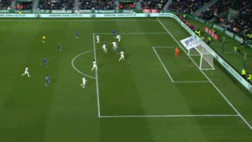 山东泰山选择韩鹏执教，凭借其责任感和团队精神，重燃球队斗志，提升士气，取得进步。